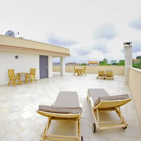 Apartamento Nelkas Pula